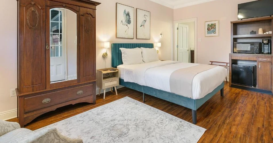 Experience the Magic of New Orleans: Best Hotels on Bourbon Street with Balcony
