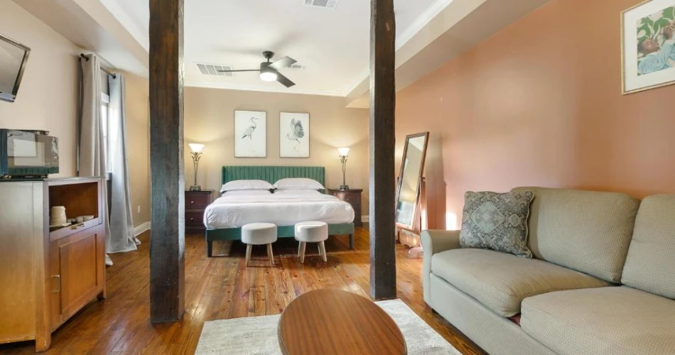 French Quarter Charm: Hotels Near Bourbon Street for a Memorable Stay
