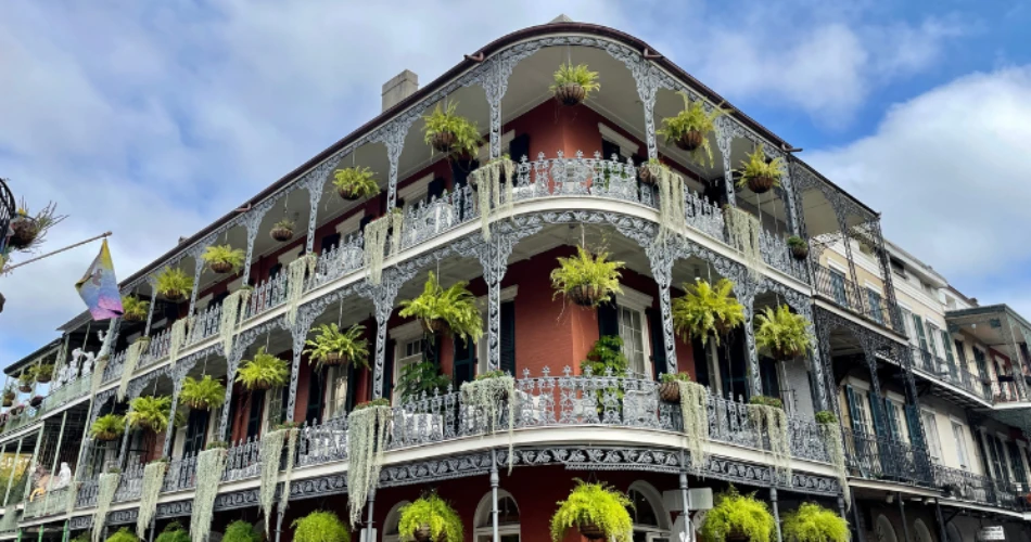 From Jazz Clubs to Comfortable Beds: Top Hotels Near Bourbon Street
