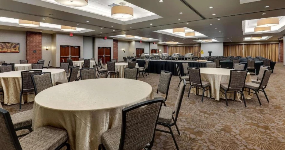 From Jazz Clubs to Comfortable Beds: Top Hotels Near Bourbon Street
